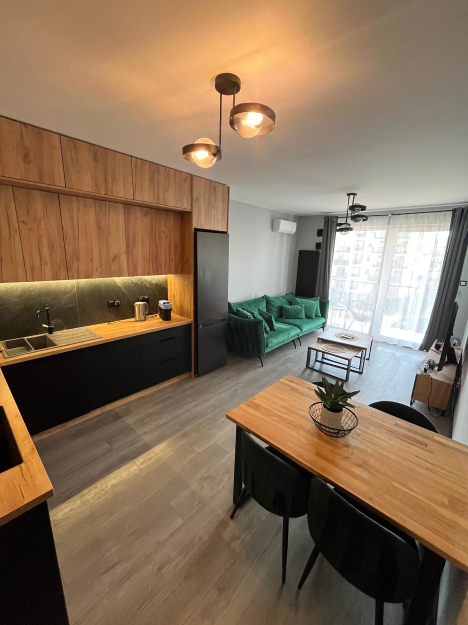 Modern, Airport Designer Double Apartment *